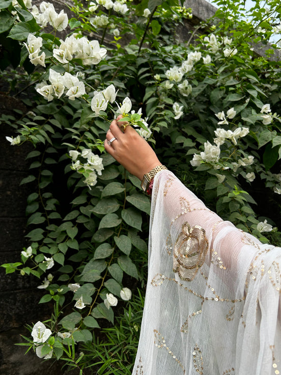 Raabta in white